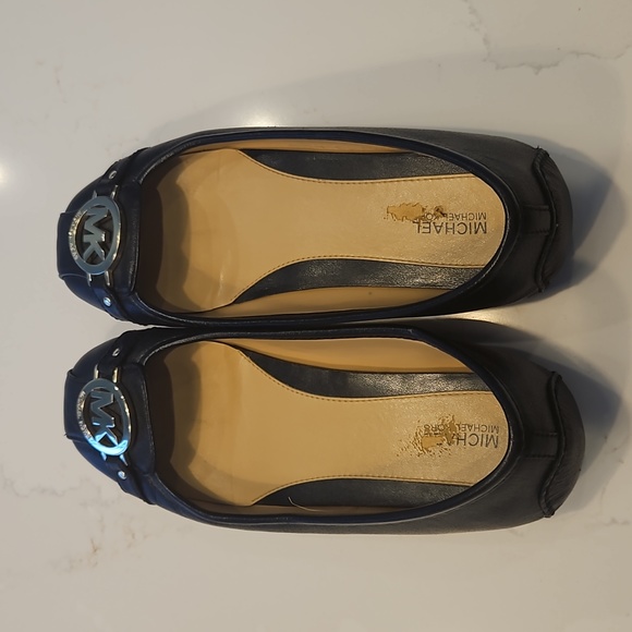 Michael Kors black Signature Ballet Flats with gold emblem. Size 8M. - Picture 4 of 9
